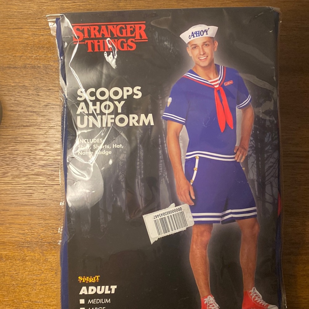 Stranger Things Steve Harrington Scoops Ahoy Uniform size XL